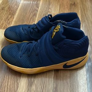 Nike Kyrie 2 Cavs